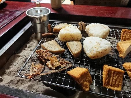 長火鉢でちろり燗する秋の夜長 長火鉢でちろり燗する秋の夜長の写真