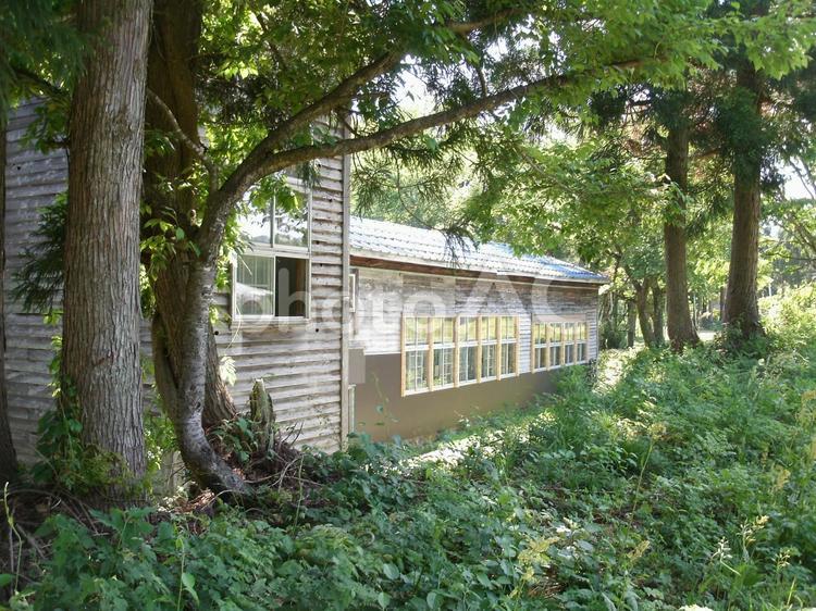 レトロな木造校舎の廃校「大網分校」長野県 北小谷小学校,大網分校,木造校舎の写真素材