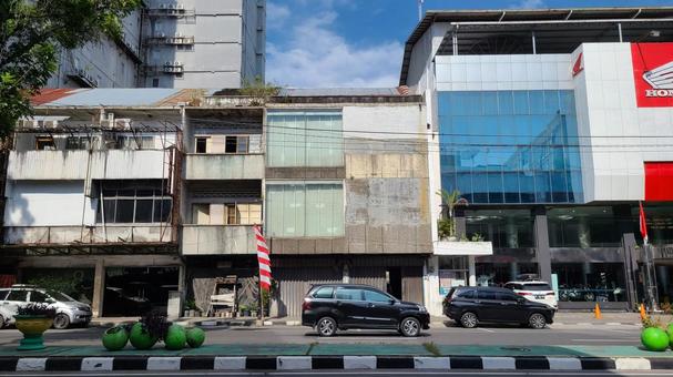 何気ない通り　インドネシア 市街地,道路,通りの写真素材