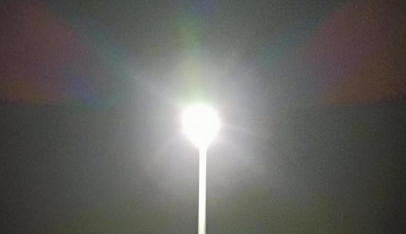 夜の街灯 赤い光 夜の街灯 赤い光の写真