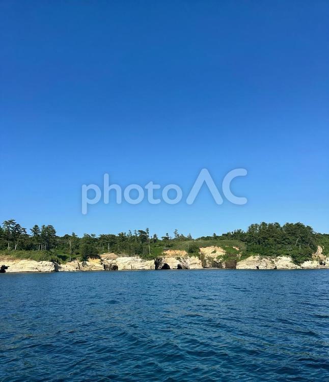 夏空に映える海岸の断崖 海,崖,夏の写真素材