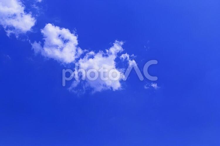 青空と白い雲　空模様　 白い雲,青い空,空の写真素材