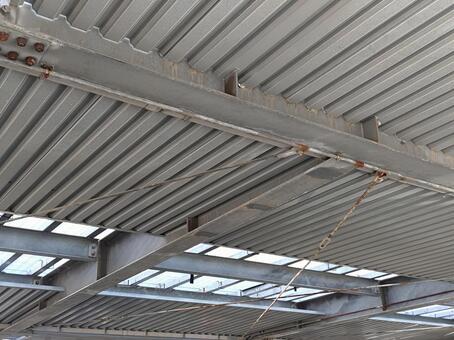 鉄骨作りの屋根 金属屋根,屋根構造,駐車場の写真素材