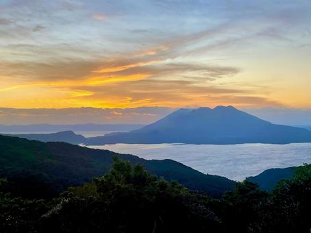 輝北から見る桜島の夕焼け 桜島,輝北,鹿児島の写真素材