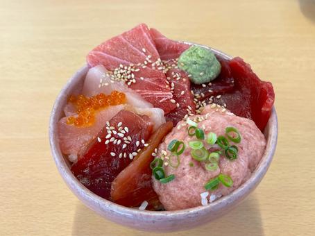 海鮮丼 海鮮丼 海鮮丼,刺身,イクラの写真素材