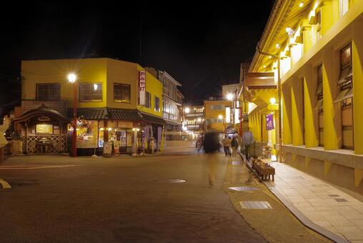 兵庫県にある城崎温泉の夜景 城崎温泉,温泉街,夜景の写真素材