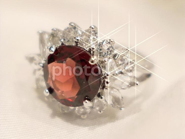 赤い宝石とダイヤモンドの指輪　リング　イメージ　素材2 リング,指輪,ジュエリーの写真素材