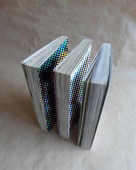 クラフト紙と自立したマンガ本3冊 マンガ本,マンガ,漫画の写真素材