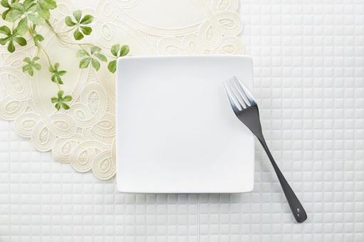 モザイクタイル　食器　皿 食器,モザイクタイル,テーブルの写真素材