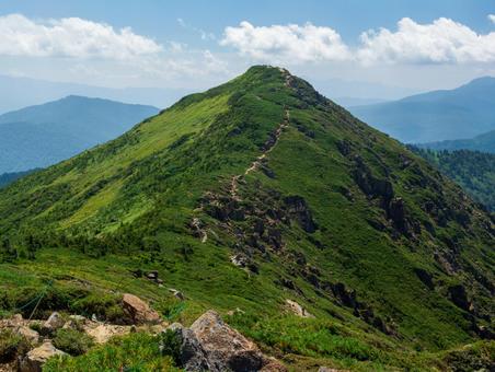 至仏山側から見た小至仏山 至仏山側から見た小至仏山 尾瀬,尾瀬ヶ原,至仏山の写真素材