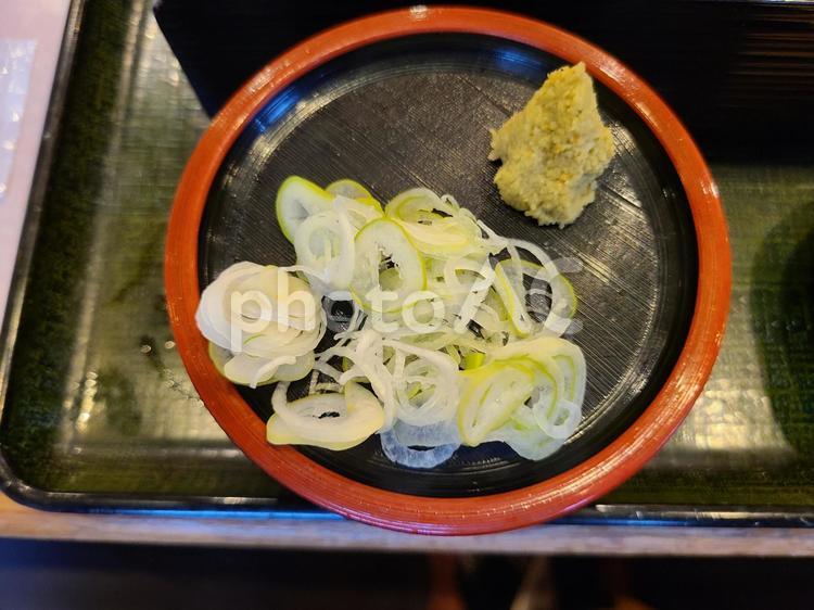 刻みのネギとすりおろしわさび 刻みネギ,すりおろしわさび,薬味の写真素材