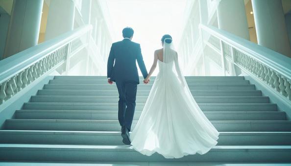 手をつないで階段を上っていく新郎新婦 手をつないで階段を上っていく新郎新婦の写真