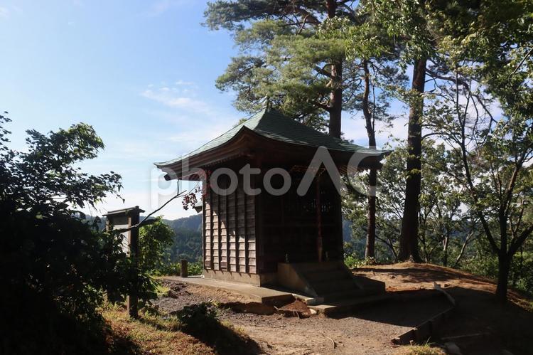 春日山城址にある毘沙門堂、謙信ゆかりの地 毘沙門堂,春日山城址,上杉謙信の写真素材