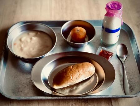 再現。懐かしい昭和の学校給食4 再現。懐かしい昭和の学校給食4 給食,パン,コッペパンの写真素材