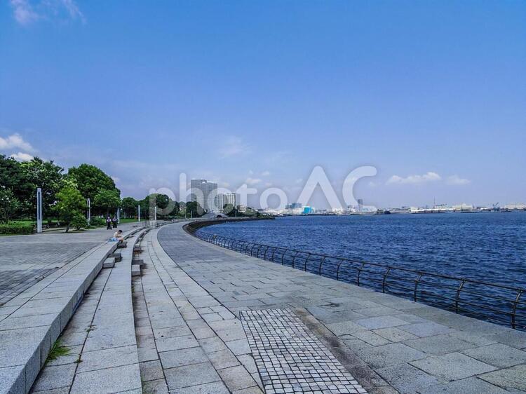 【神奈川県】横浜・みなとみらいの臨港パーク 臨港パーク,横浜,みなとみらいの写真素材
