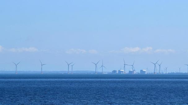 日本海沿いに並ぶ風力発電と工場群　石狩市 風力発電,風車,タービンの写真素材