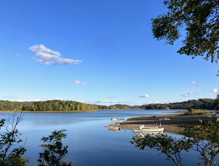 朱鞠内湖の風景20(船と夕景) 朱鞠内湖の風景20(船と夕景) 朱鞠内湖,北海道,幌加内町の写真素材