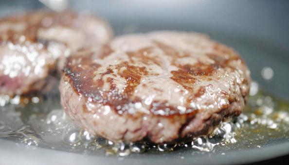 黒毛和牛ハンバーグ 湯気 黒毛和牛ハンバーグ 湯気の写真