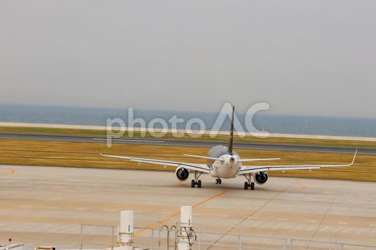 穏やかな午後、北九州空港 飛行機,航空機,旅客機の写真素材