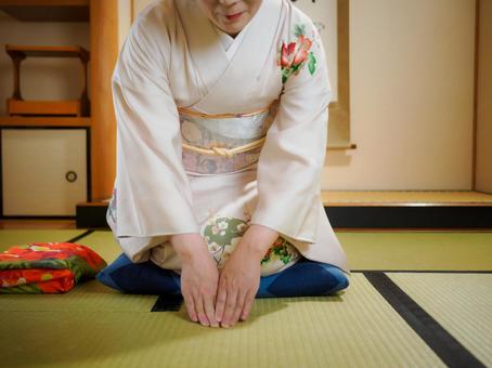 33：和服でお辞儀している女性 着物,お辞儀,手元の写真素材