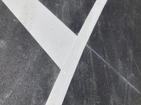 真新しい白線と道路 真新しい白線と道路の写真