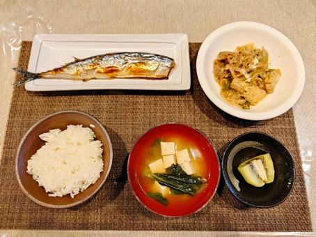 家庭的な日本の夕食 夕食,日本食,さんまの写真素材