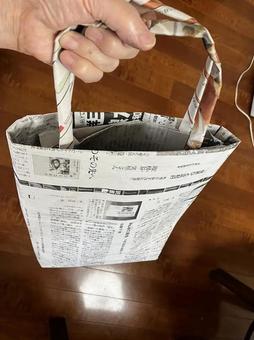 新聞紙でエコバック 新聞紙でエコバックの写真