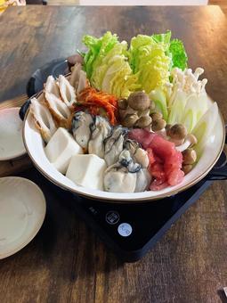 牡蠣鍋 煮込み前 牡蠣鍋 煮込み前 鍋,牡蠣鍋,かき鍋の写真素材