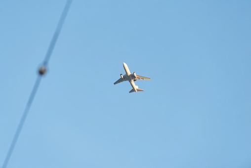 大空を飛ぶ自衛隊の飛行機 大空を飛ぶ自衛隊の飛行機 e767,早期警戒管制機,自衛隊機の写真素材