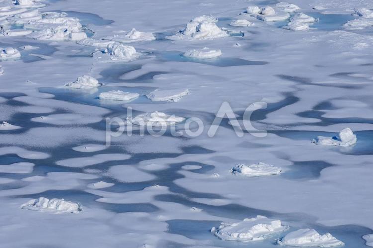 凍った海にできた模様 流氷,縞模様,模様の写真素材