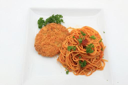 アラビアータに牛肉コロッケを添えて パスタ,スパゲティ,アラビアータの写真素材