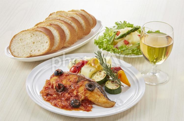 鰆のグリル　トマトソース 鰆のグリル,トマトソース,セットメニューの写真素材