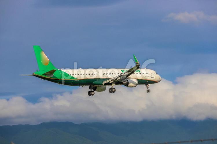 旅の終わり、空の始まり 飛行機,航空機,旅客機の写真素材