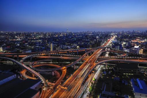 東大阪ジャンクションの夜景 東大阪ジャンクション,夜景,高速道路の写真素材