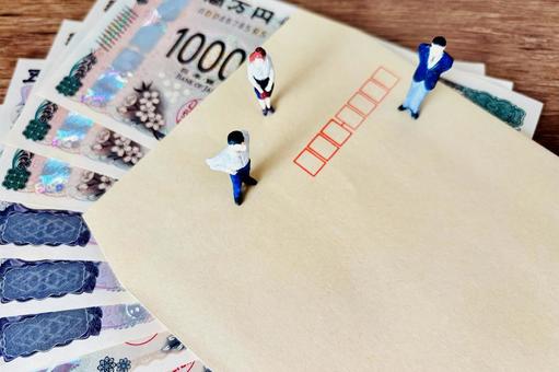 現金と封筒とビジネスマン 現金と封筒とビジネスマン お金,現金,封筒の写真素材