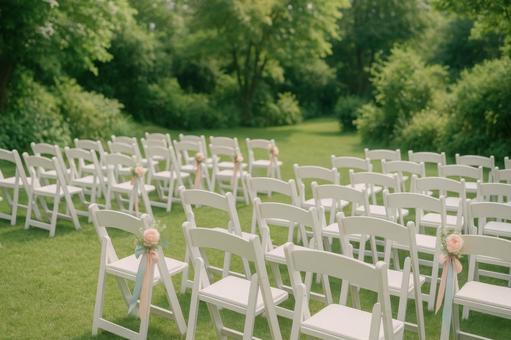 ガーデン挙式の白い椅子 ガーデン挙式の白い椅子の写真