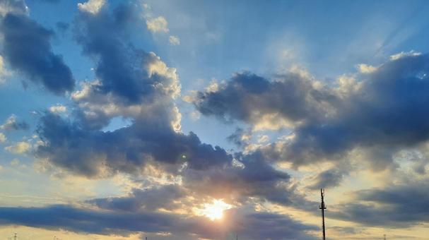 夕空 空,雲,太陽の写真素材