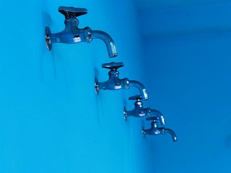 蛇口がいっぱい 蛇口,カラン,水道の写真素材