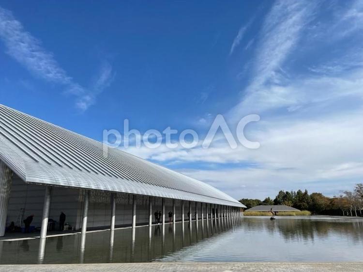 佐川美術館　守山市　滋賀観光　青空　雲 佐川美術館,守山市,滋賀観光の写真素材