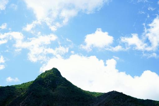 青空に映える山並み 青空に映える山並みの写真