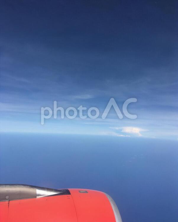 海の上の空〜飛行機から〜 空の上,空,飛行機の写真素材