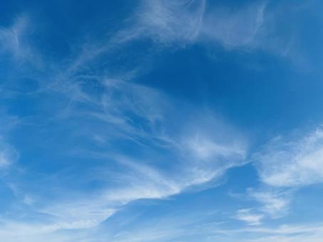 柔らかな薄雲、美しい青空 柔らかな薄雲、美しい青空 青空,スカイ,雲の写真素材