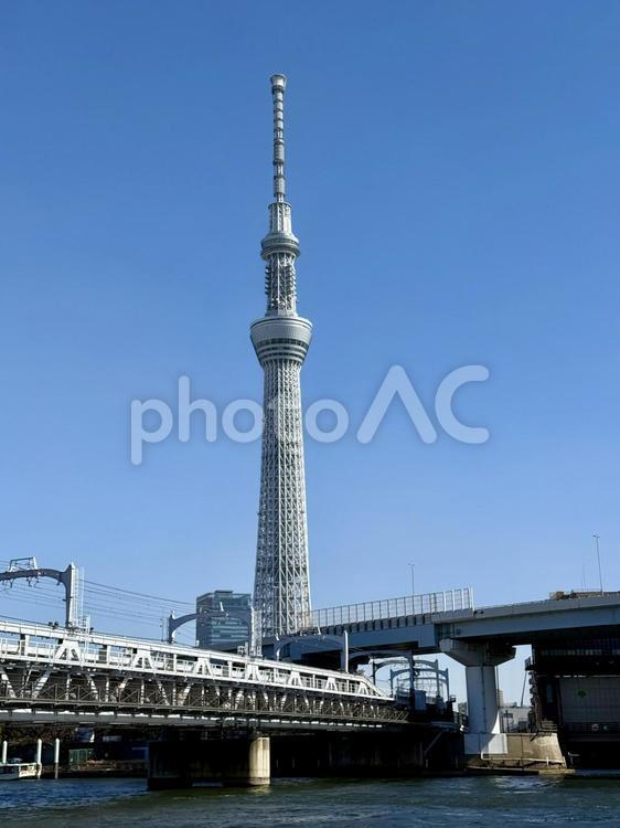東武伊勢崎線とスカイツリー 東武伊勢崎線,スカイツリー,鉄橋の写真素材