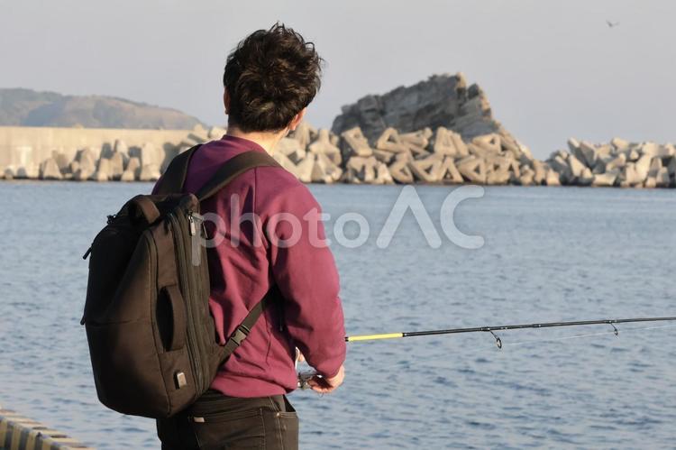 漁港で釣りをする男性 釣り,人物,男性の写真素材