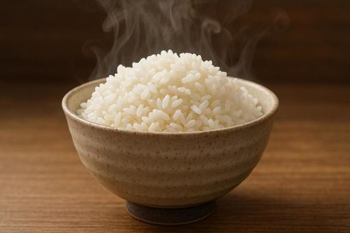 茶碗に盛られた白米の写真
