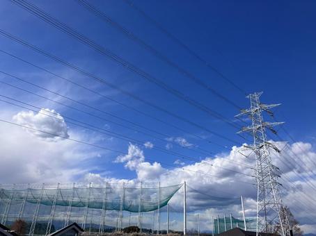 青空と電線の風景の写真