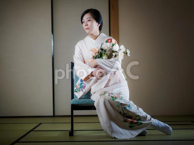 33：花と着物の女性 着物,花,花束の写真素材