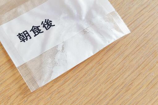 朝食後のお薬 薬,粉薬,朝食後の写真素材