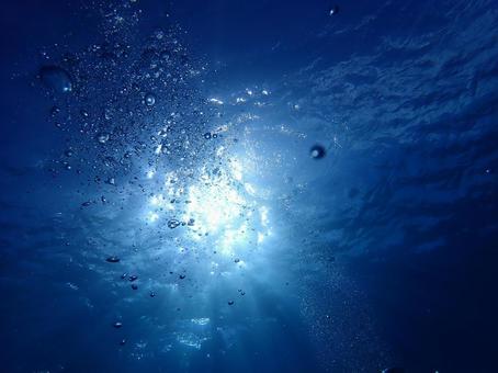 海面と太陽 海面と太陽の写真