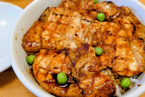 十勝名物の豚丼 十勝名物の豚丼 豚丼,ご飯,食事の写真素材